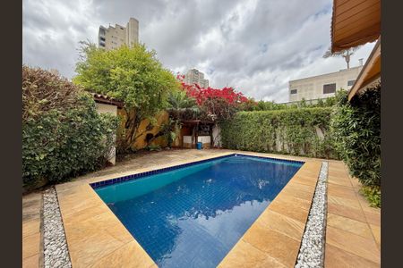 Casa à venda com 491m², 4 quartos e 6 vagasPiscina