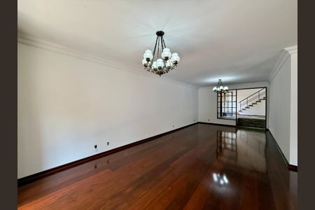 Casa à venda com 491m², 4 quartos e 6 vagasSala