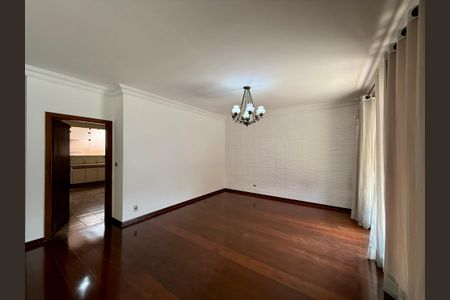 Casa à venda com 491m², 4 quartos e 6 vagasSala