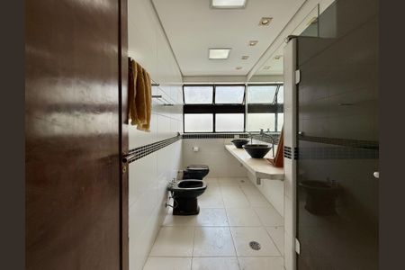 Casa à venda com 491m², 4 quartos e 6 vagasBanheiro Social