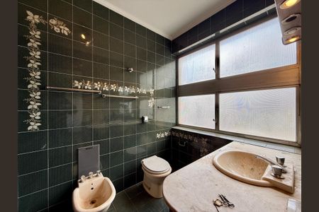 Casa à venda com 491m², 4 quartos e 6 vagasBanheiro Suíte 1