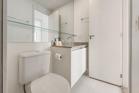 Apartamento à venda com 66m², 2 quartos e 2 vagas Apartamento à venda com 66m², 2 quartos e 2 vagasBanheiro Social