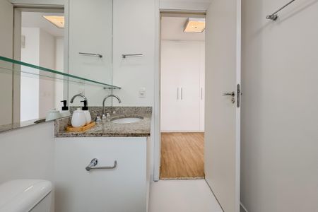 Apartamento à venda com 66m², 2 quartos e 2 vagas Apartamento à venda com 66m², 2 quartos e 2 vagasBanheiro da Suíte