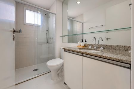 Apartamento à venda com 66m², 2 quartos e 2 vagas Apartamento à venda com 66m², 2 quartos e 2 vagasBanheiro da Suíte