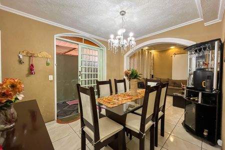 Casa para alugar com 200m², 2 quartos e 2 vagas Casa para alugar com 200m², 2 quartos e 2 vagasSala de Jantar