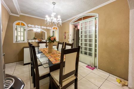 Casa para alugar com 200m², 2 quartos e 2 vagas Casa para alugar com 200m², 2 quartos e 2 vagasSala de Jantar