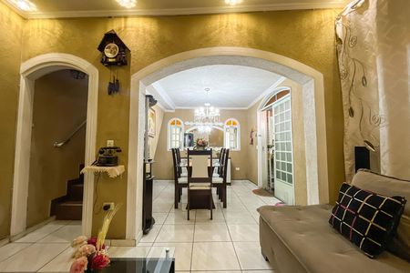 Casa para alugar com 200m², 2 quartos e 2 vagas Casa para alugar com 200m², 2 quartos e 2 vagasSala