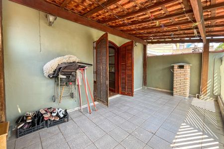Casa para alugar com 200m², 2 quartos e 2 vagas Casa para alugar com 200m², 2 quartos e 2 vagasVaranda da Suíte 1
