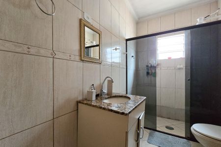 Casa à venda com 250m², 2 quartos e 2 vagas Casa à venda com 250m², 2 quartos e 2 vagasBanheiro