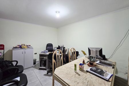 Casa à venda com 250m², 2 quartos e 2 vagas Casa à venda com 250m², 2 quartos e 2 vagasEscritório