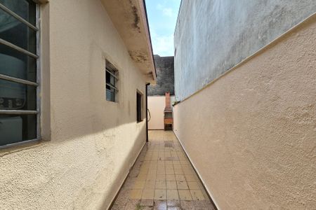 Casa à venda com 250m², 2 quartos e 2 vagas Casa à venda com 250m², 2 quartos e 2 vagasQuintal