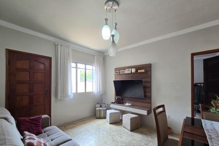 Casa à venda com 250m², 2 quartos e 2 vagas Casa à venda com 250m², 2 quartos e 2 vagasSala
