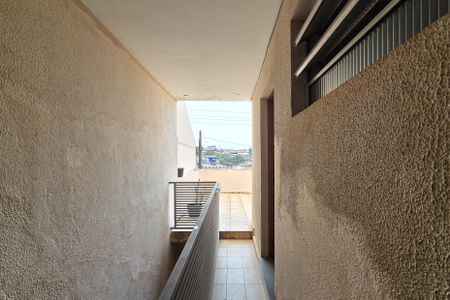 Casa à venda com 250m², 2 quartos e 2 vagas Casa à venda com 250m², 2 quartos e 2 vagasEntrada