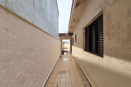 Casa à venda com 250m², 2 quartos e 2 vagas Casa à venda com 250m², 2 quartos e 2 vagasQuintal