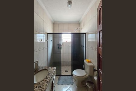 Casa à venda com 250m², 2 quartos e 2 vagas Casa à venda com 250m², 2 quartos e 2 vagasBanheiro