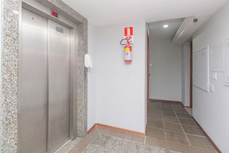 Apartamento para alugar com 71m², 2 quartos e 1 vagaElevador