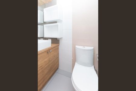 Banheiro de apartamento para alugar com 2 quartos, 71m² em Higienópolis, Porto Alegre