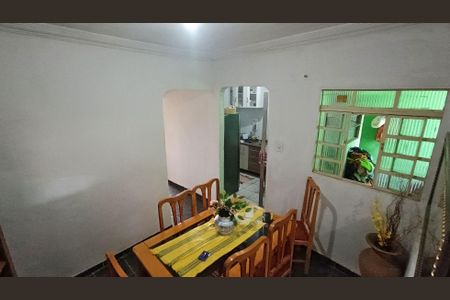 Casa à venda com 83m², 2 quartos e 2 vagas Casa à venda com 83m², 2 quartos e 2 vagasSala