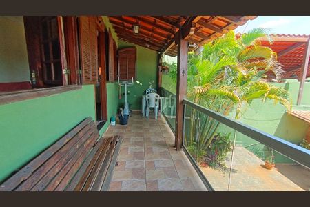 Casa à venda com 83m², 2 quartos e 2 vagas Casa à venda com 83m², 2 quartos e 2 vagasVaranda