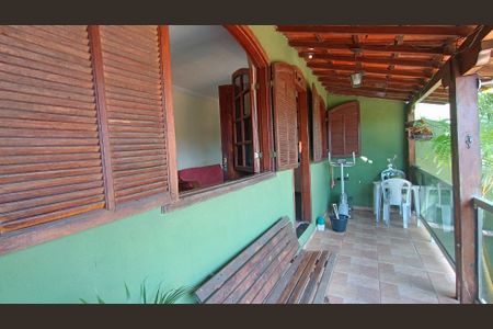 Casa à venda com 83m², 2 quartos e 2 vagas Casa à venda com 83m², 2 quartos e 2 vagasVaranda