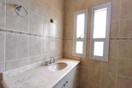 Casa de condomínio à venda com 334m², 4 quartos e 4 vagasBanheiro da Suíte 3