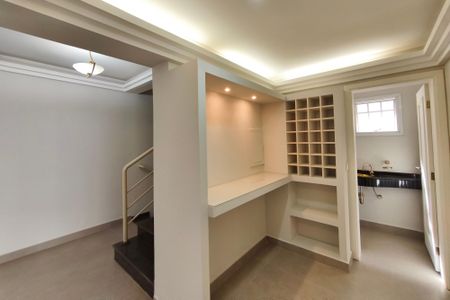 Casa de condomínio à venda com 334m², 4 quartos e 4 vagasCorredor