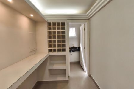 Casa de condomínio à venda com 334m², 4 quartos e 4 vagasCorredor