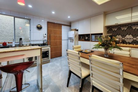 Casa à venda com 144m², 3 quartos e 2 vagasCozinha