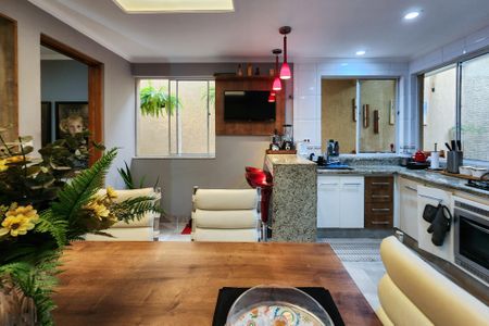 Casa à venda com 144m², 3 quartos e 2 vagasCozinha