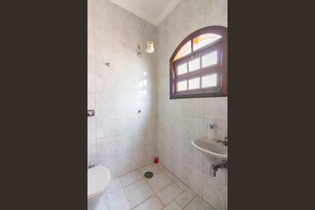 Casa à venda com 262m², 4 quartos e 6 vagas Casa à venda com 262m², 4 quartos e 6 vagasBanheiro de Serviço