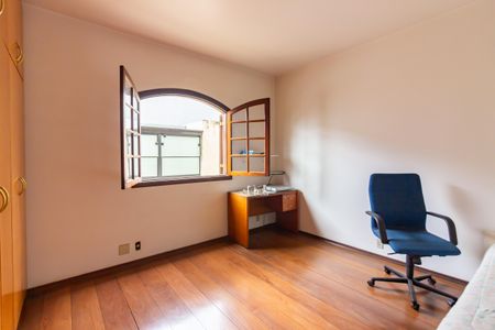 Casa à venda com 262m², 4 quartos e 6 vagas Casa à venda com 262m², 4 quartos e 6 vagasQuarto 2