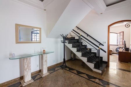 Casa à venda com 262m², 4 quartos e 6 vagas Casa à venda com 262m², 4 quartos e 6 vagasHall de Entrada