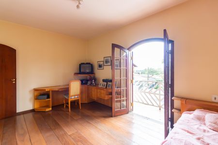 Casa à venda com 262m², 4 quartos e 6 vagas Casa à venda com 262m², 4 quartos e 6 vagasQuarto 1