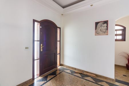 Casa à venda com 262m², 4 quartos e 6 vagas Casa à venda com 262m², 4 quartos e 6 vagasHall de Entrada