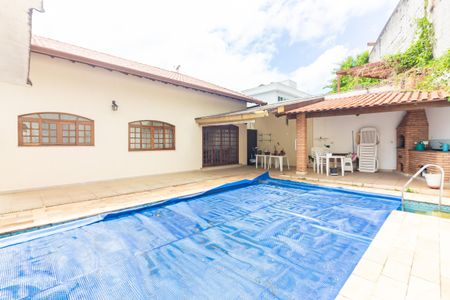 Casa à venda com 262m², 4 quartos e 6 vagas Casa à venda com 262m², 4 quartos e 6 vagasÁrea Gourmet