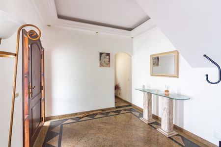 Casa à venda com 262m², 4 quartos e 6 vagas Casa à venda com 262m², 4 quartos e 6 vagasHall de Entrada