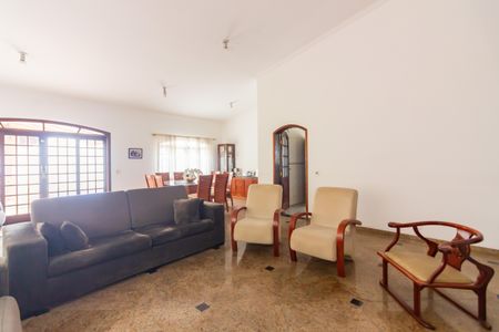 Casa à venda com 262m², 4 quartos e 6 vagas Casa à venda com 262m², 4 quartos e 6 vagasSala 2