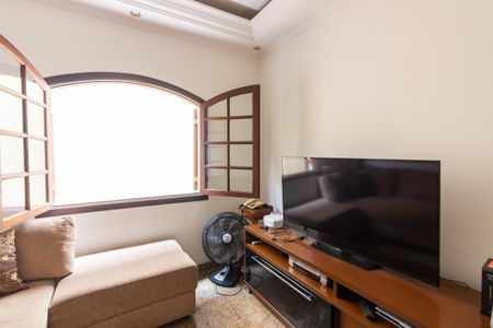 Casa à venda com 262m², 4 quartos e 6 vagas Casa à venda com 262m², 4 quartos e 6 vagasSala 1