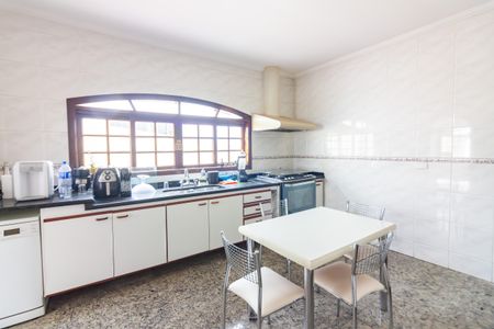 Casa à venda com 262m², 4 quartos e 6 vagas Casa à venda com 262m², 4 quartos e 6 vagasCozinha