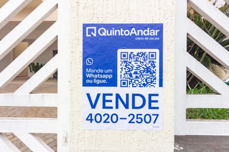 Casa à venda com 262m², 4 quartos e 6 vagas Casa à venda com 262m², 4 quartos e 6 vagasPlaca