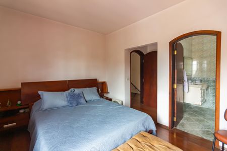 Casa à venda com 262m², 4 quartos e 6 vagas Casa à venda com 262m², 4 quartos e 6 vagasSuíte