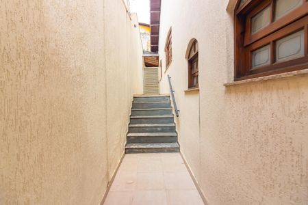 Casa à venda com 262m², 4 quartos e 6 vagas Casa à venda com 262m², 4 quartos e 6 vagasCorredor