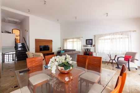 Casa à venda com 262m², 4 quartos e 6 vagas Casa à venda com 262m², 4 quartos e 6 vagasSala 2