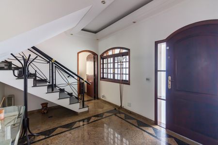Casa à venda com 262m², 4 quartos e 6 vagas Casa à venda com 262m², 4 quartos e 6 vagasHall de Entrada