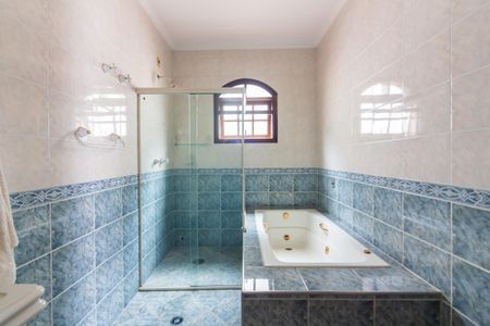 Casa à venda com 262m², 4 quartos e 6 vagas Casa à venda com 262m², 4 quartos e 6 vagasBanheiro 2