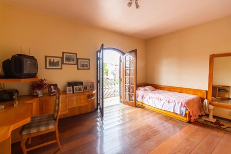 Casa à venda com 262m², 4 quartos e 6 vagas Casa à venda com 262m², 4 quartos e 6 vagasQuarto 1