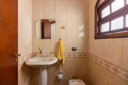 Casa à venda com 262m², 4 quartos e 6 vagas Casa à venda com 262m², 4 quartos e 6 vagasLavabo