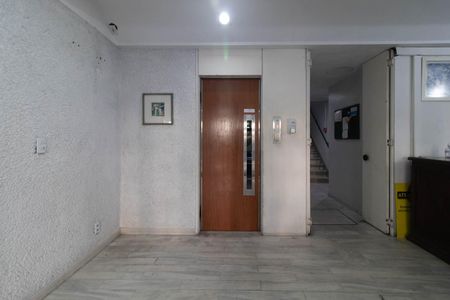 Apartamento para alugar com 68m², 2 quartos e sem vagaElevador
