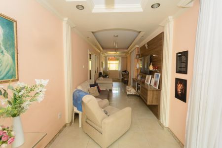 Sala de casa à venda com 3 quartos, 360m² em Novo Riacho, Contagem