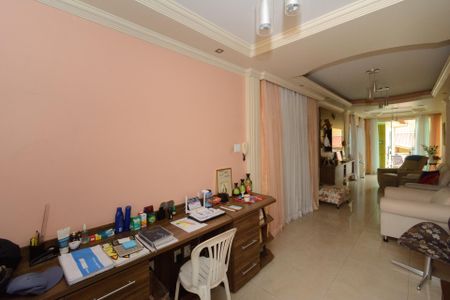 Sala de casa à venda com 3 quartos, 360m² em Novo Riacho, Contagem